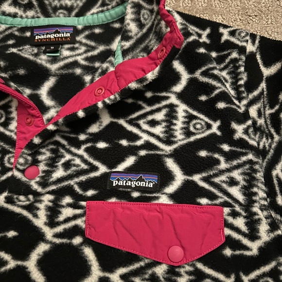 RARE Women’s patagonia Synchilla fleece snap t jacket black white tribal medium - Picture 4 of 8